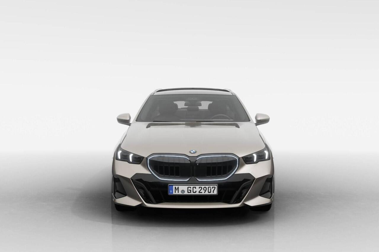BMW 5-SERIE Touring 520i | M Sport Pro | Innovation Pack | Travel Pack | Comfort Pack | Trekhaak