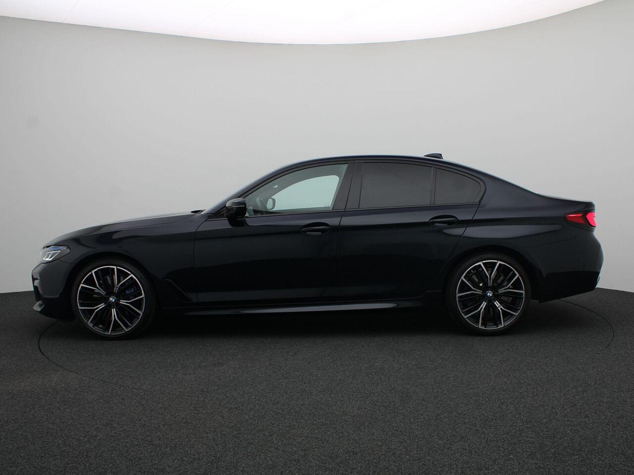 BMW 5-SERIE Sedan 540i M Sportpakket | Laserlicht | Head-Up Display | Harman Kardon | Elek. Stoelen met Geheugen | 20"