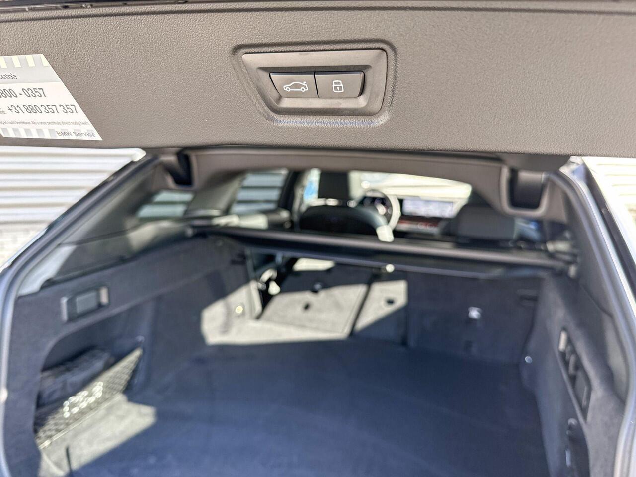 BMW 5-SERIE Touring 530e M Sportpakket Pro / Innovation Pack / Travel Pack / Comfort Pack / Panoramadak