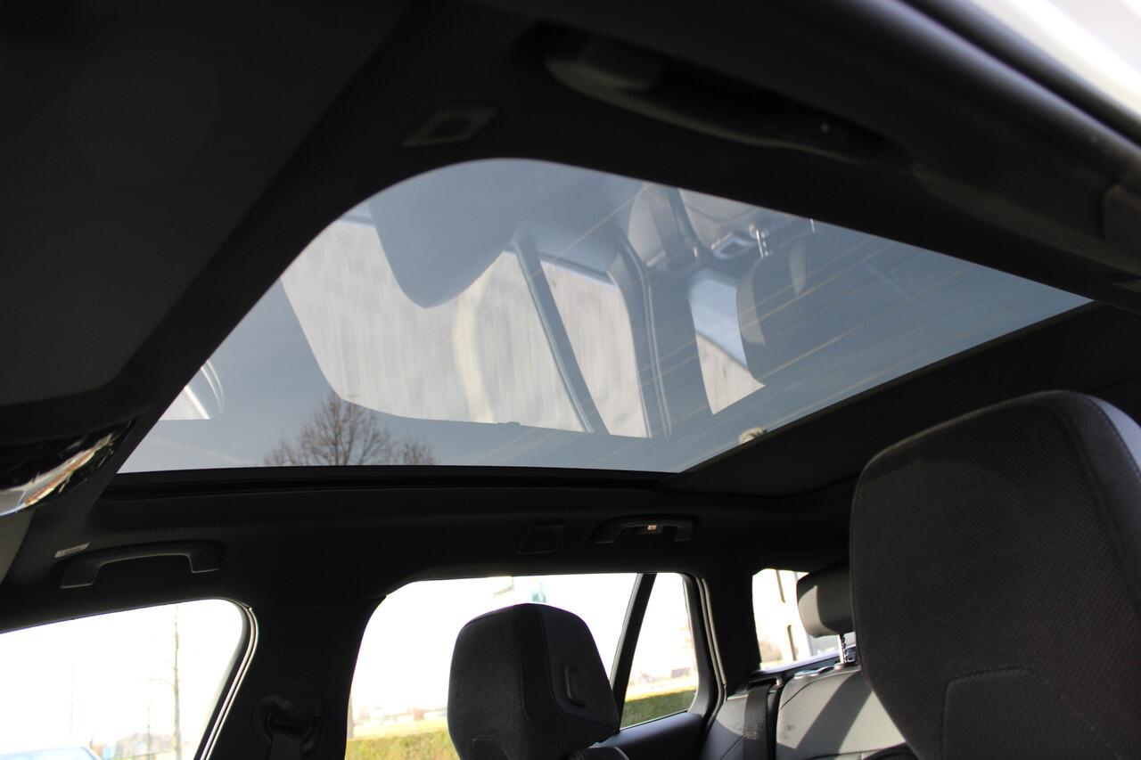 BMW 5-SERIE Touring 530e M Sport Automaat / Panoramadak / Trekhaak / Achteruitrijcamera / Adaptieve LED / Parking Assistant / Stoelverwarming