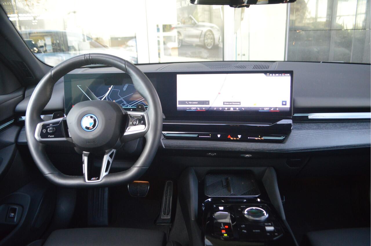 BMW 5-SERIE Touring 530e M Sport Automaat / Trekhaak / M Sportonderstel / Achteruitrijcamera / Comfort Access / Adaptieve LED / Stoelverwarming