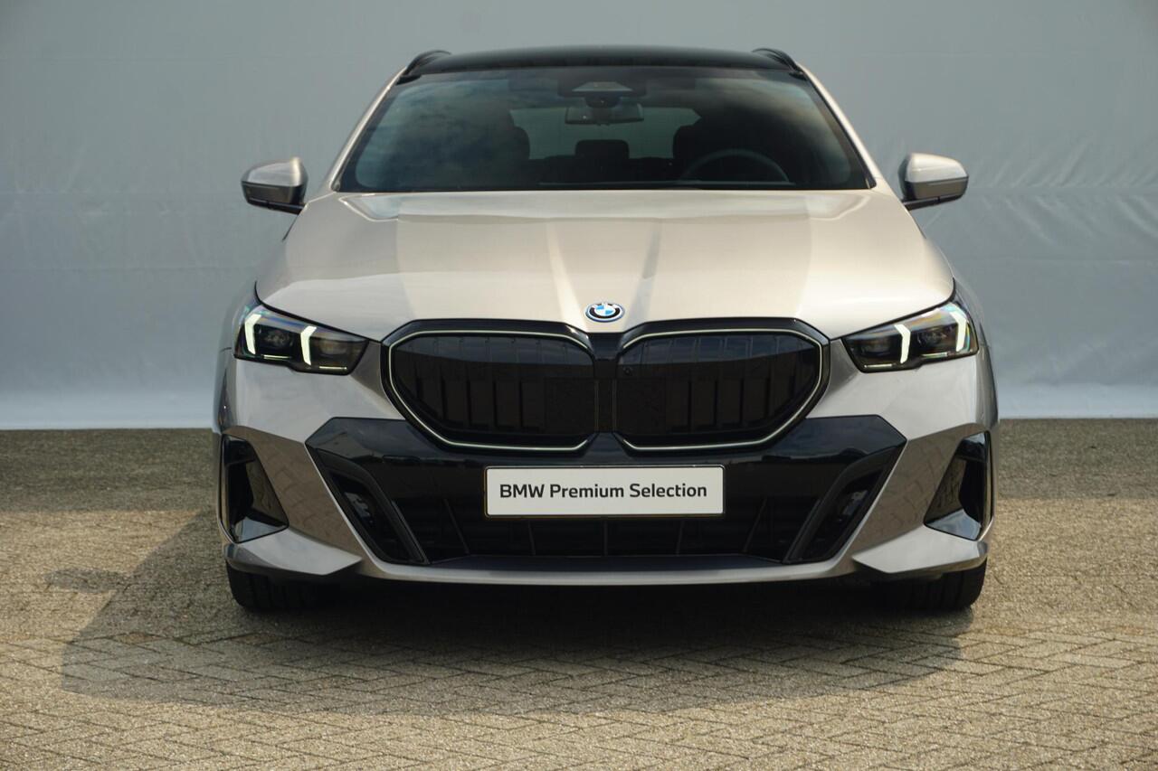 BMW 5-SERIE Touring 530e M Sportpakket Pro 20'' / Panoramadak / Stoelventilatie / Harman Kardon / Trekhaak | Ekris Selection