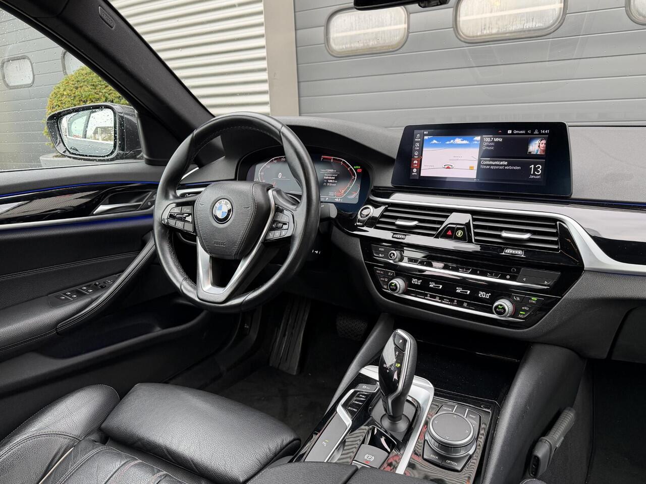 BMW 5-SERIE 520i Executive Edition | Navigatie | Lederen Bekleding | 18 Inch Lichtmetalen Velgen | Cruise Control |