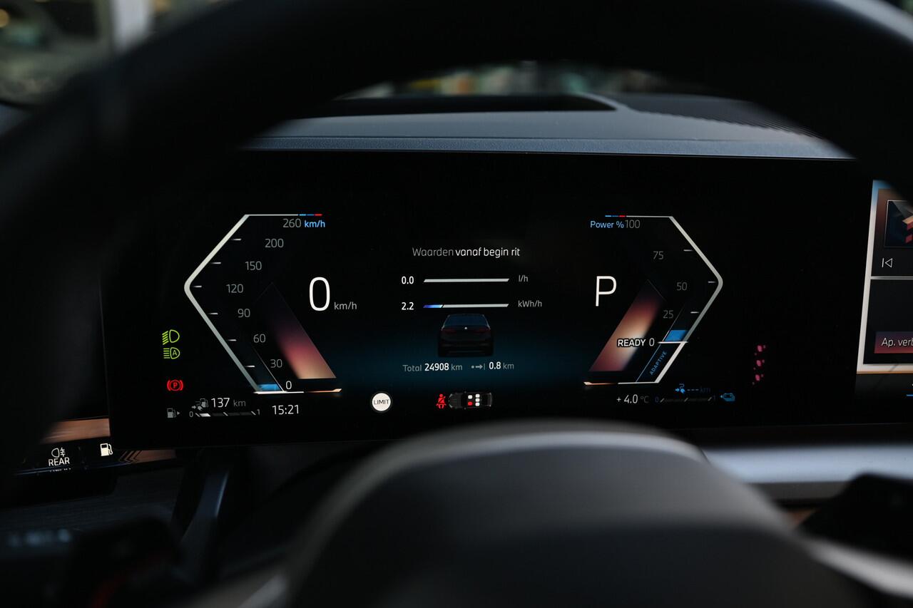 BMW 5-SERIE 550e xDrive M Sport Automaat / Trekhaak / Bowers & Wilkins / Parking Assistant Professional / Adaptieve LED / Stoelventilatie / Adaptief onderstel professional