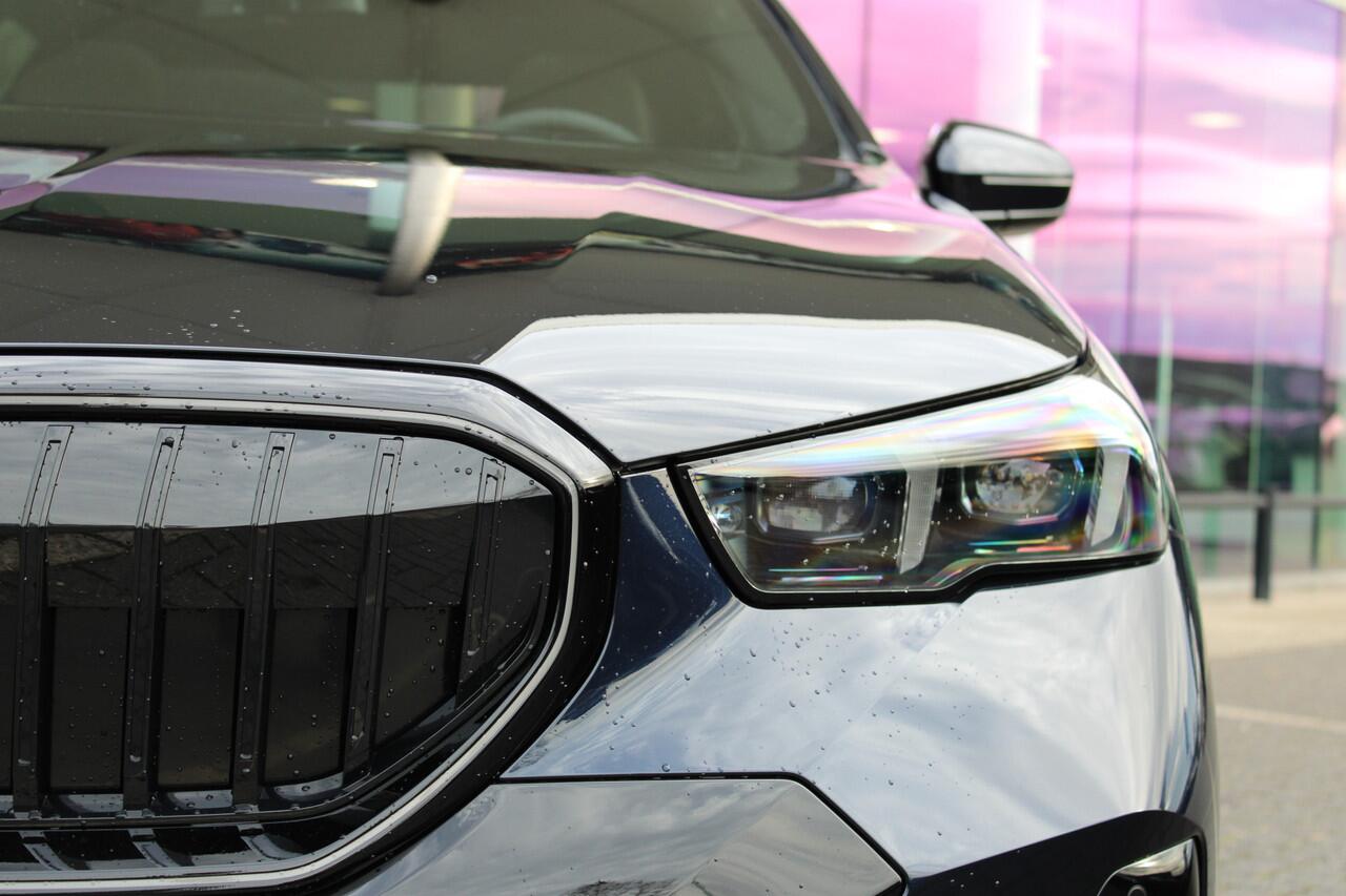 BMW 5-SERIE 530e M Sport Automaat / Panoramadak / Stoelventilatie / Comfort Access / M Sportonderstel / Adaptieve LED / Parking Assistant Plus / Harman-Kardon