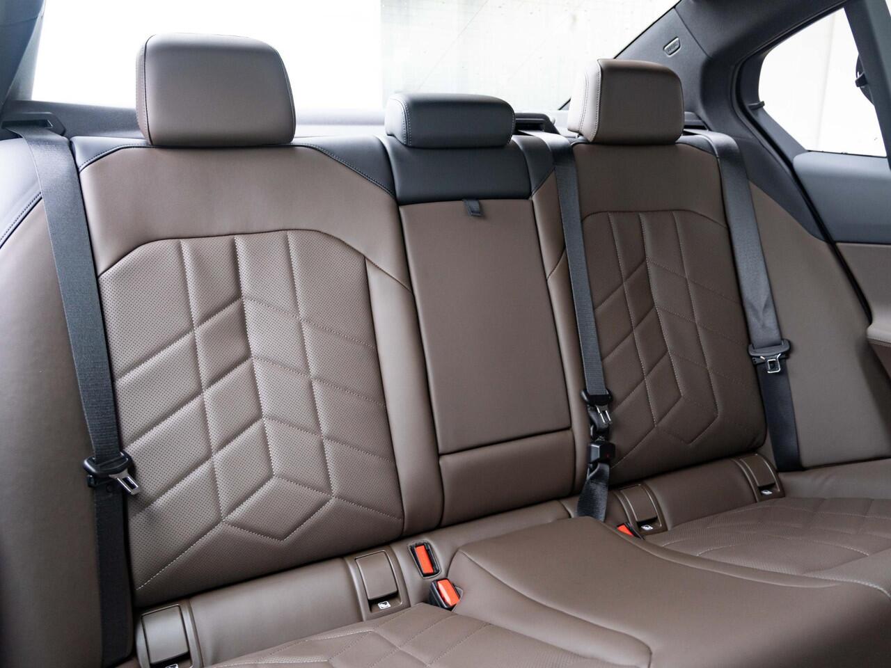 BMW 5-SERIE Sedan 530e | M Sportpakket | Innovation Pack | Travel Pack