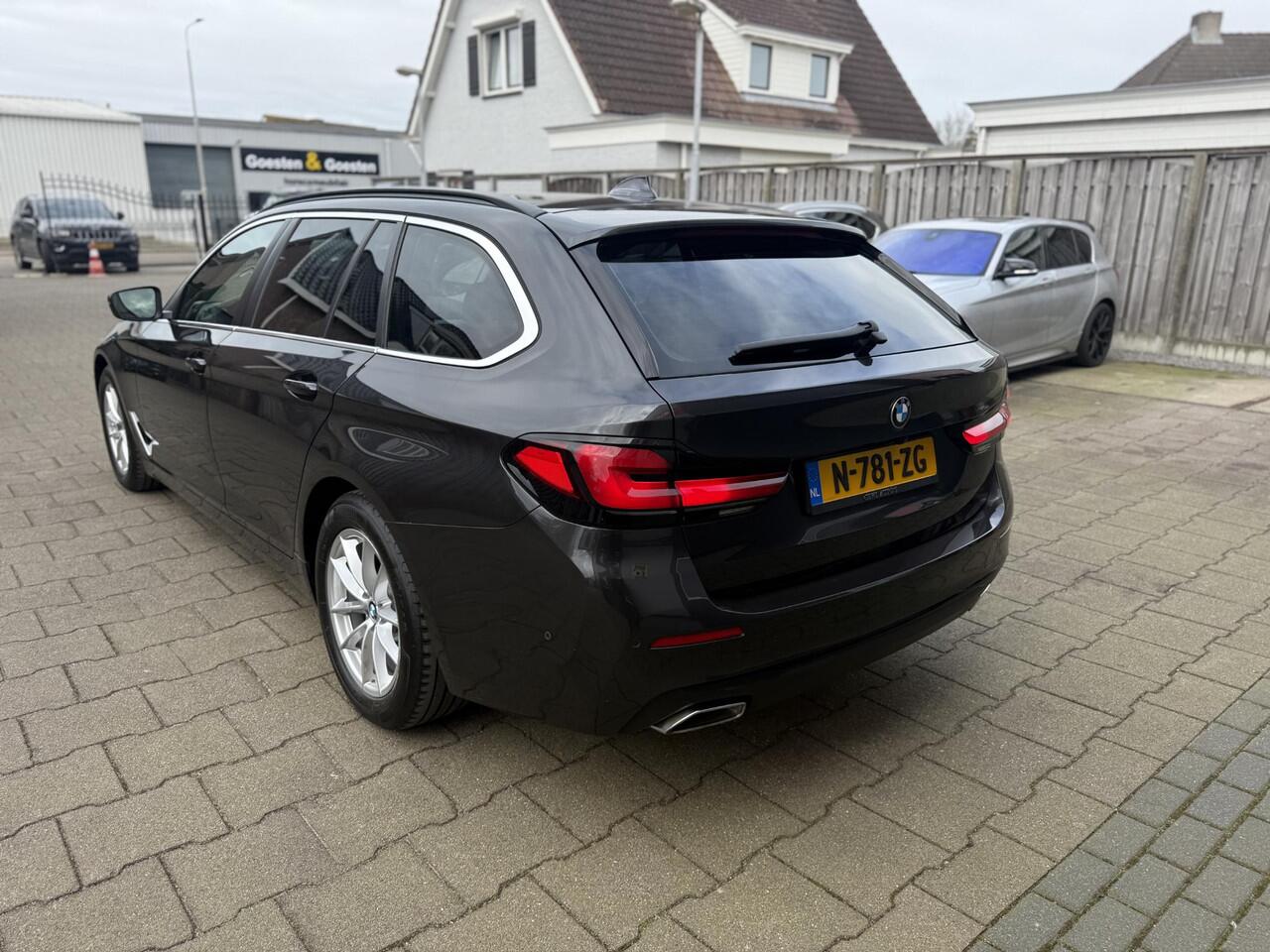 BMW 5-SERIE Touring 520i Comfortzetels/Laser/Org. NL