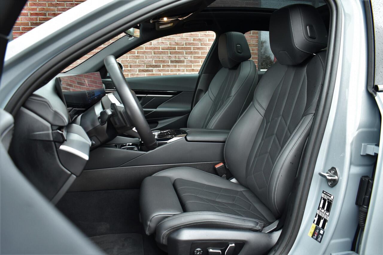 BMW 5-SERIE 530e M-Sport Pano ACC 360 H/K Stoel-vent Brooklyngrau