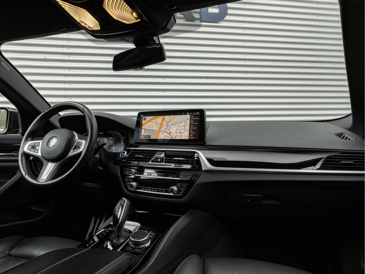 BMW 5-SERIE 530e M-Sport - Individual ''Crystal Casserit Black'' - Dak - Head-Up