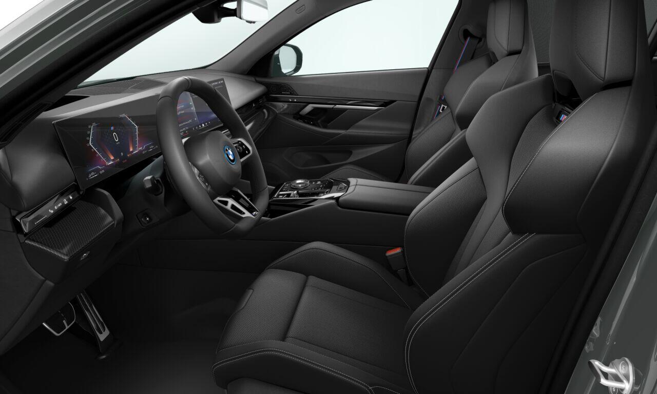 BMW 5-SERIE 550e xDrive | 21 Inch | M-Sportpakket Pro | Innovation Pack | Comfort Pack | Travel Pack | Panoramadak | Trekhaak