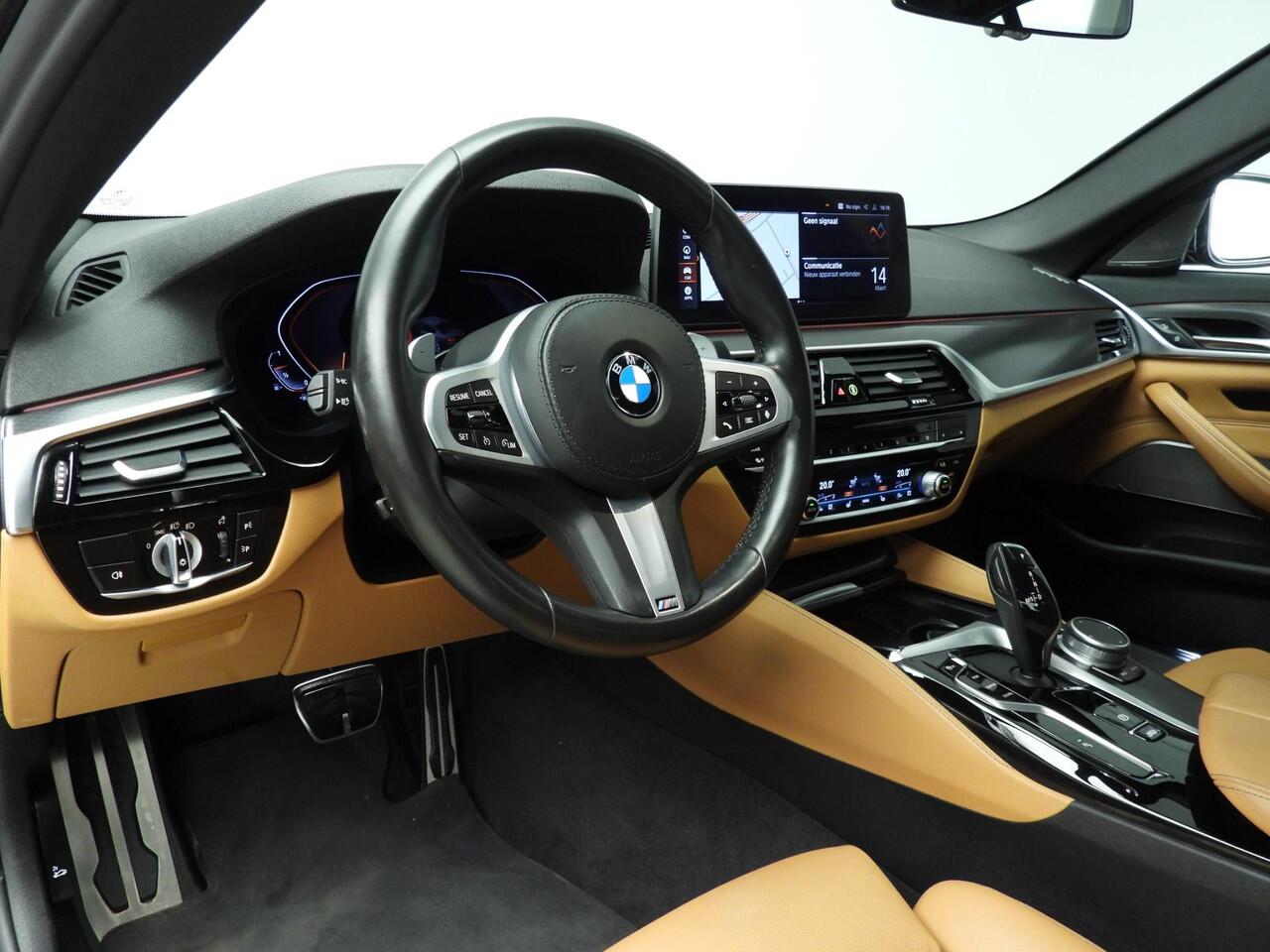 BMW 5-SERIE Sedan 540i | M-Sportpakket | LED | Leder | Navigatie | Comfortzetels | Stoelverwarming | DAB | Harman-kardon sound | Alu 19 inch