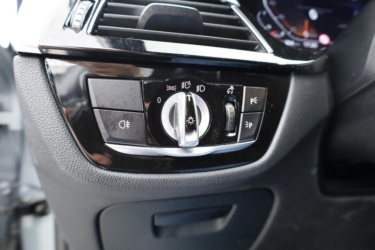 BMW 5-SERIE Touring 530d xDrive M Sport | Dig. Cockpit | Shadow Line | Elek. Trek. | HarmanKardon | Leder | Adapt. Cruise | Nav+CarPlay | 360*+PDC | Elek. Klep | Stoelverw. | Sfeerverlichting | LED V