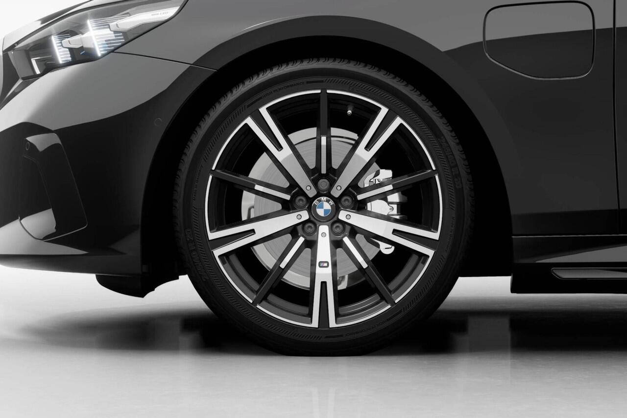 BMW 5-SERIE Sedan 530e M Sport Edition | Innovation Pack | Travel Pack | Comfort Pack | Trekhaak