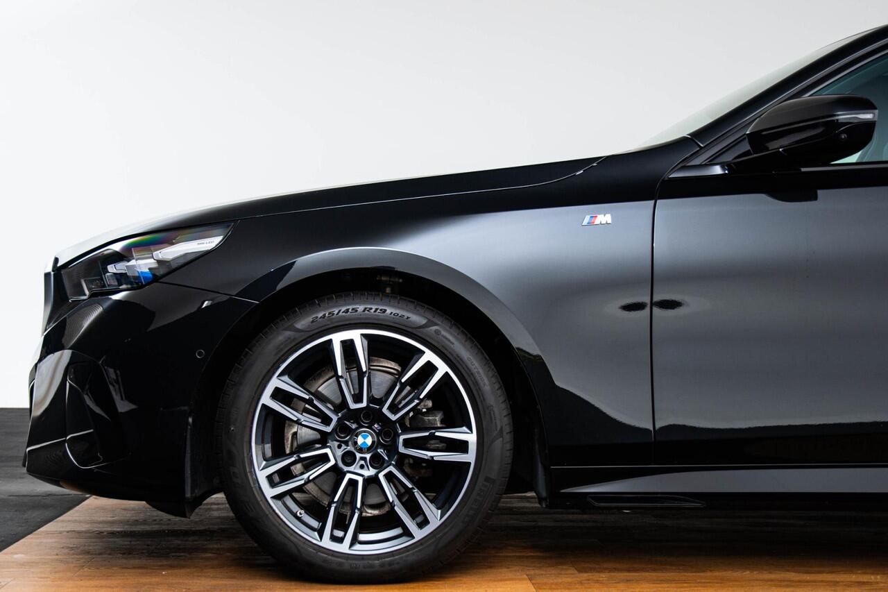 BMW 5-SERIE 520i M Sport - Panoramadak - Stoelverwarming/ventilatie voorstoelen - Head up - Parking/Driving Assistant - Active Guard - Comfort Access - Stuurwielrandverwarming - Comfort Pack -