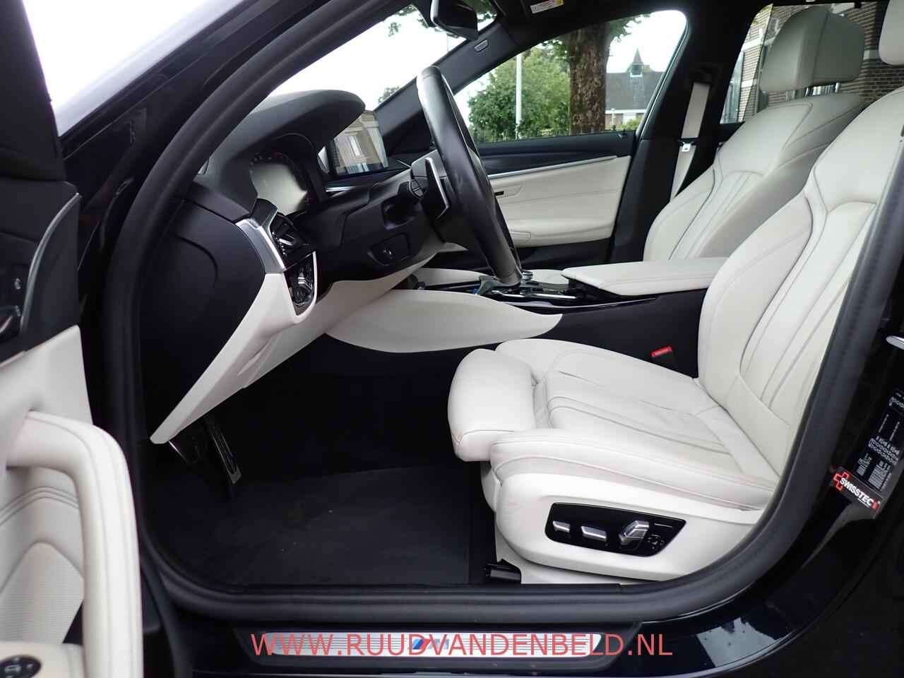 BMW 5-SERIE Touring 520i LCI M-PAKKET SHADOWLINE PANODAK/COMFORTLEER/TREKHAAK