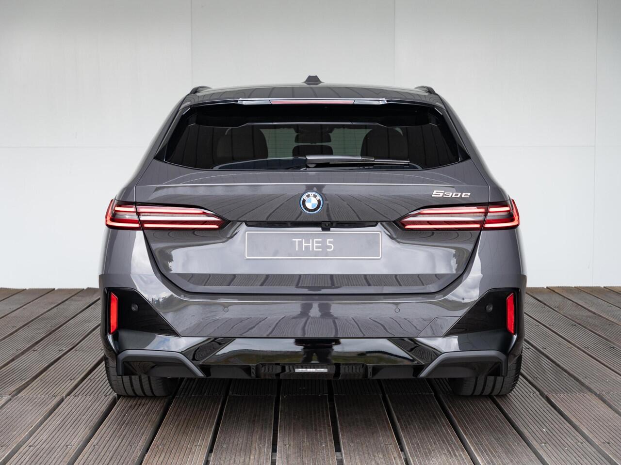 BMW 5-SERIE Touring 530e M Sportpakket Pro | Individual Lak | Innovation Pack | Comfort Pack | Elektr. Trekhaak