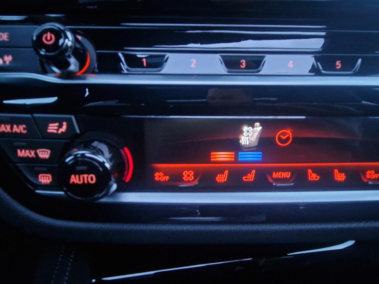 BMW 5-SERIE Touring 530e xDrive HE M-Sport Massage Panorama Soft close 4wielsturing HUD HK