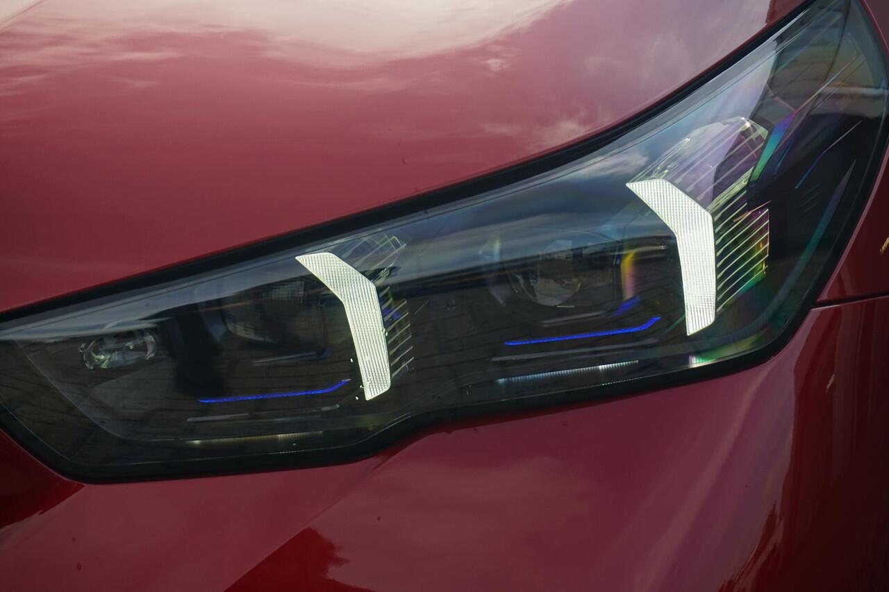 BMW 5-SERIE Touring 530e M Sport Pro | Trekhaak / Comfortstoelen Elektrisch met geheugen / Panoramadak / Head-up / Rondomzicht camera's / Stoelverwarming Voor & Achter