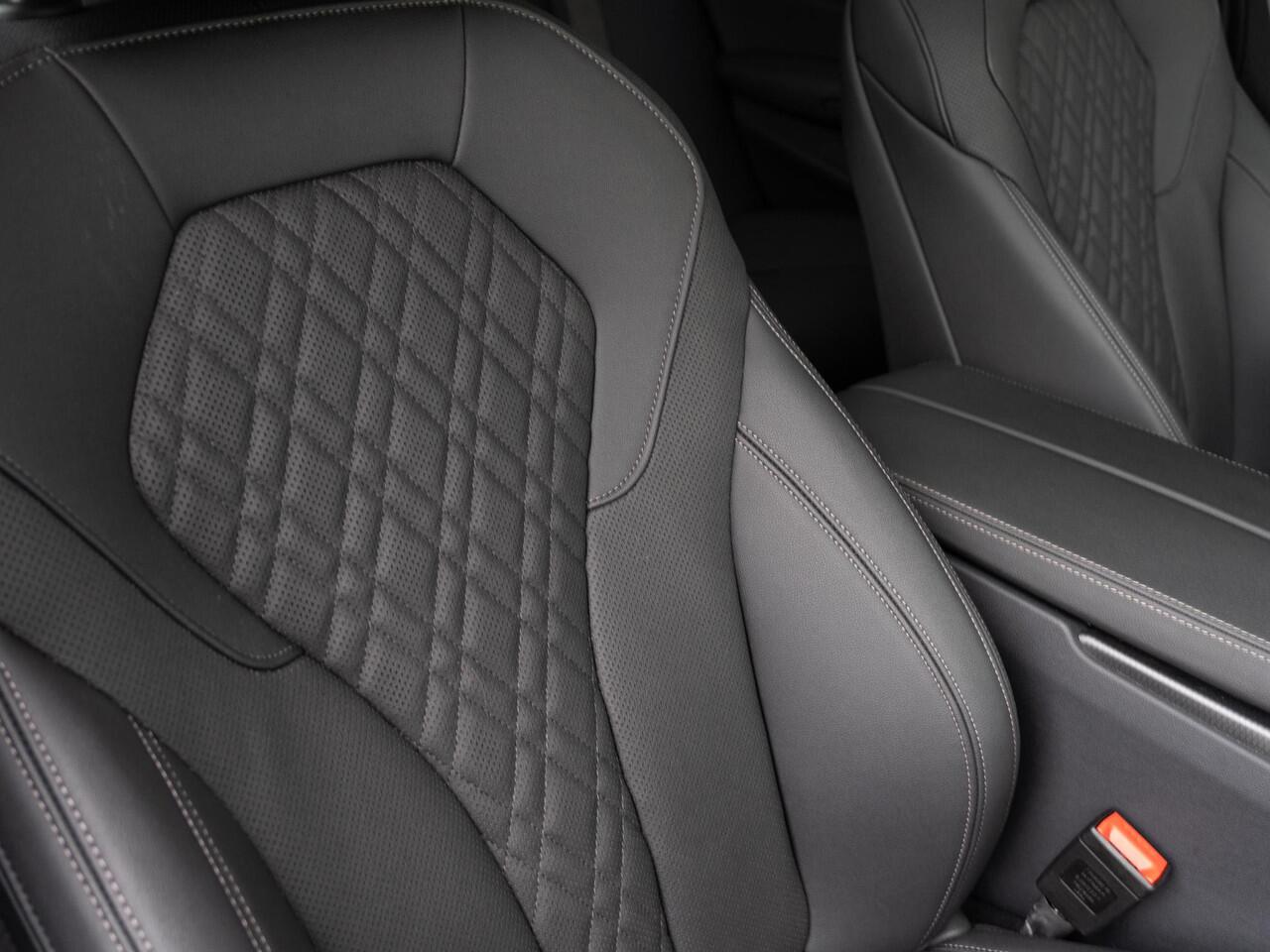 BMW 5-SERIE Touring 530e | M Sportpakket | Innovation Pack | 19 inch | Driving Assistant | BMW Laserlight | Head Up Display | Trekhaak