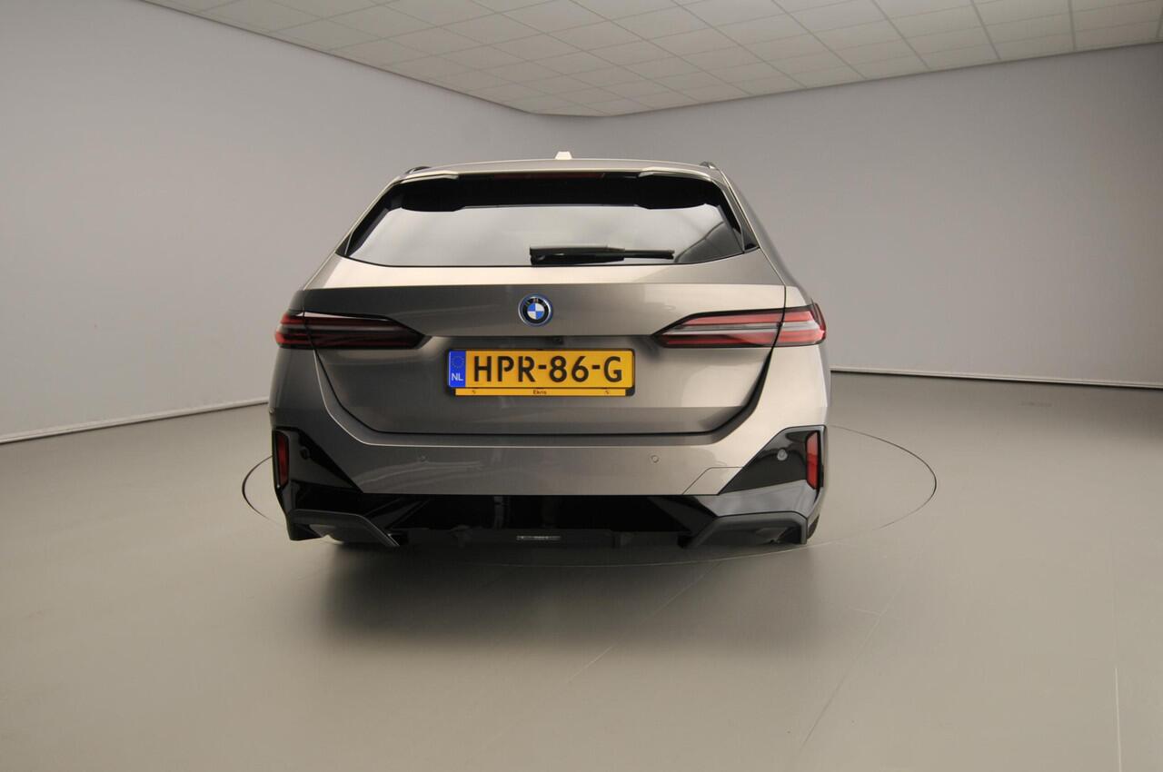 BMW 5-SERIE Touring 530e | M-Sportpakket | LED | Leder | HUD | Trekhaak | Schuifdak | Active cruise | DAB | Harman-kardon sound | Alu 21 inch | Ekris Selection