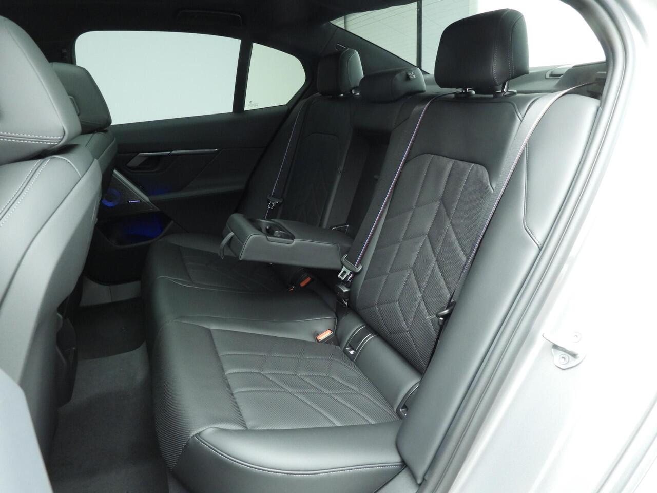 BMW 5-SERIE 530e M Sport Edition | M Sportpakket Pro | Innovation Pack | Travel Pack | Panoramadak