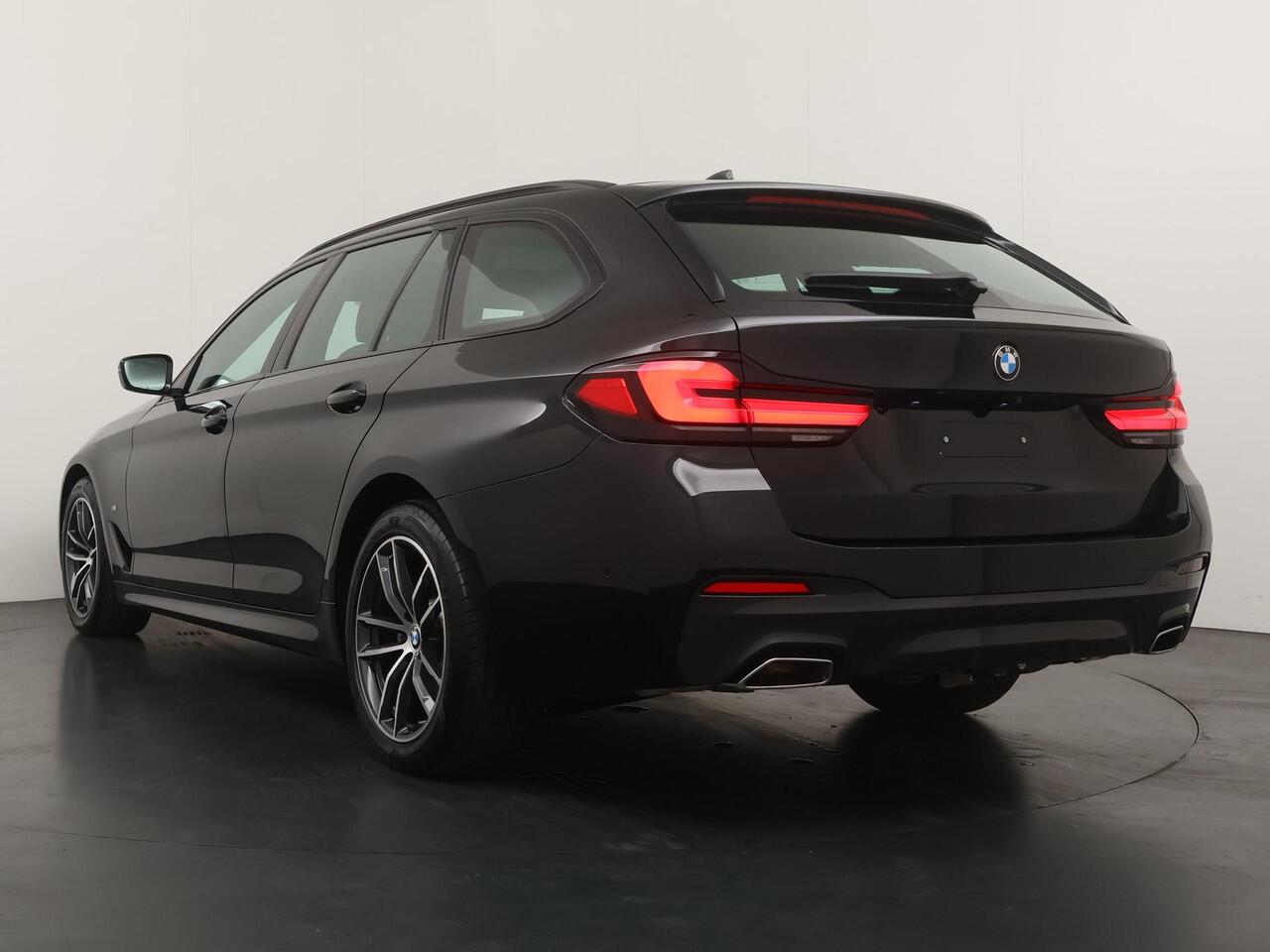 BMW 5-SERIE Touring 540i xDrive | M-Sport | Harman Kardon | Co-Pilot | Soft Close | Comfort Access | Stoelventilatie en verwarming | Panoramadak | Head-Up | 4 Zone Airco |