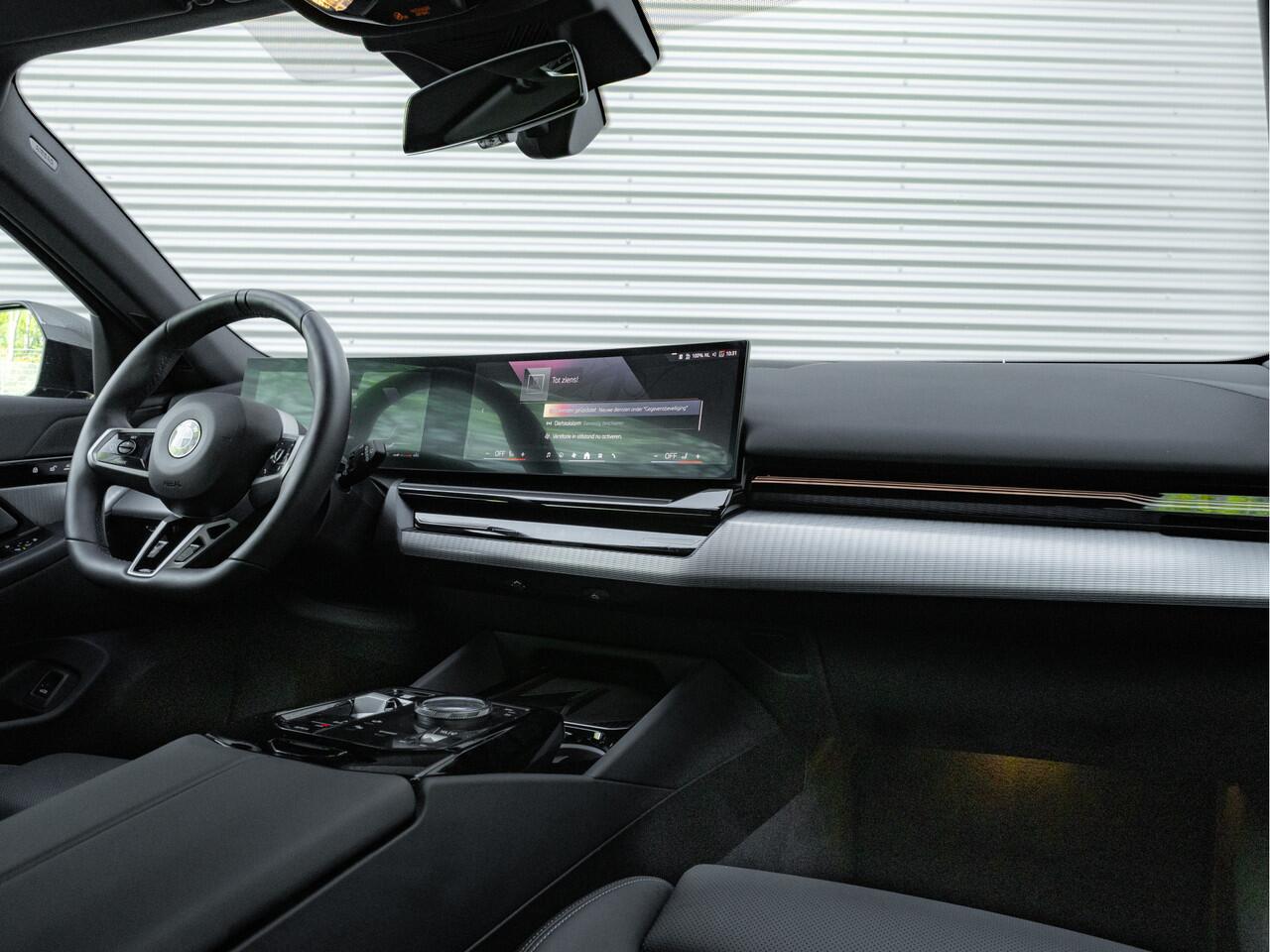 BMW 5-SERIE Touring 520i M-Sport - Driving + Parking Ass Plus - Head-Up - Adaptive LED