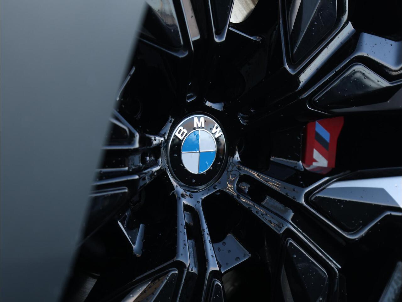 BMW 5-SERIE 530e M Sport Edition M Sportpakket Pro - Elektrische Trekhaak - Panoramadak - Stoelventilatie - B&W - Driving Assistant Professional