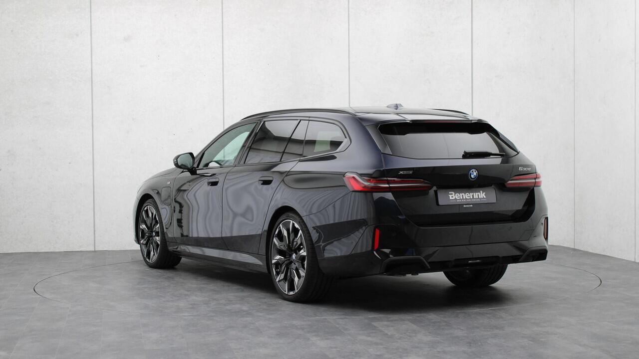 BMW 5-SERIE Touring 530e xDrive M-Sport Pro | Stoelventilatie | Bowers & Wilkins | M Carbon exterieur | Onderstel Professional | Head-up | Panoramadak | Trekhaak