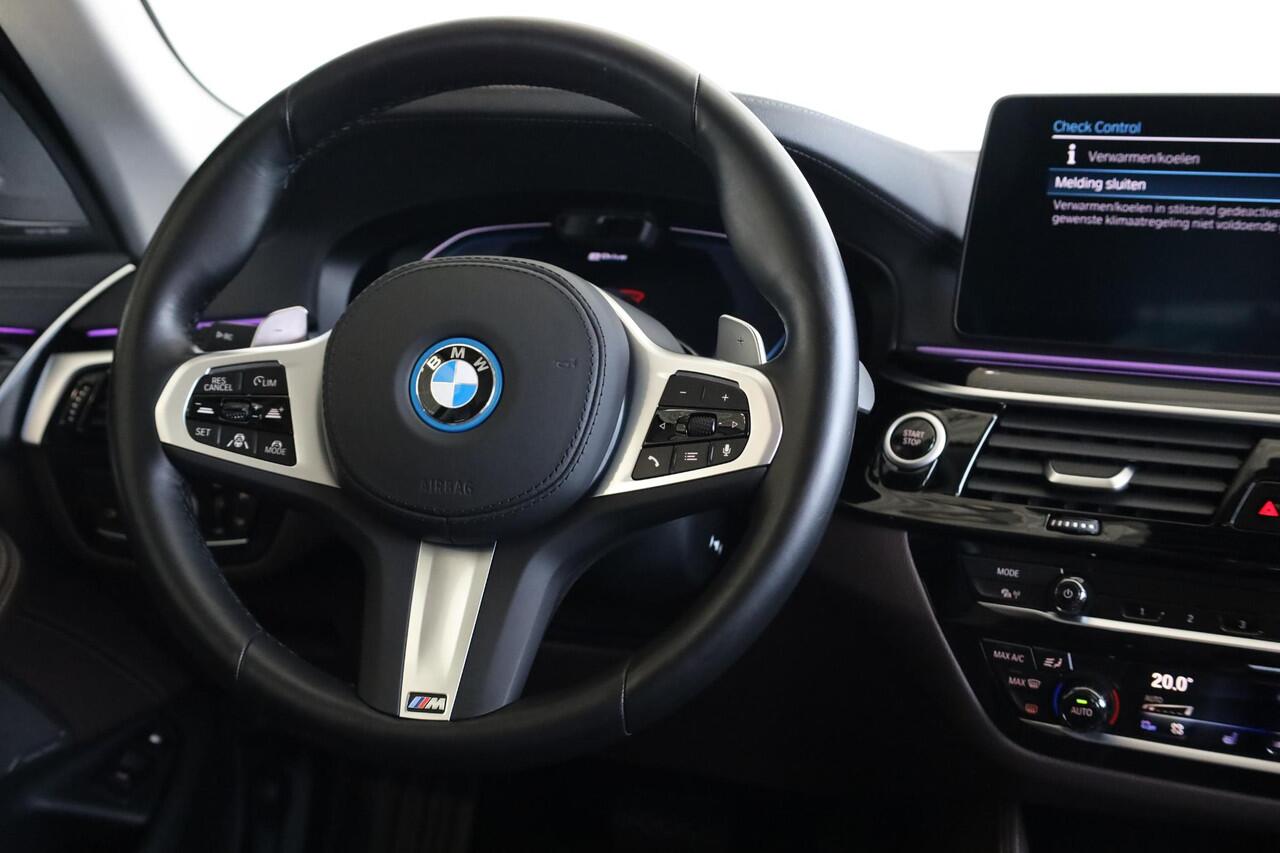 BMW 5-SERIE 530e xDrive High Executive | Head-up Display | Achterasbesturing | Driving Assistant Professional | Comfortstoel(en)