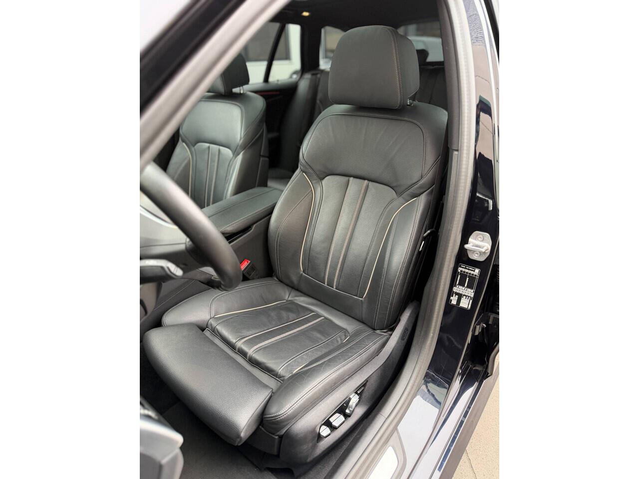 BMW 5-SERIE Touring 520i Business Edition Plus M Sport-Pano-19"-Head up-Trekhaak-Leer