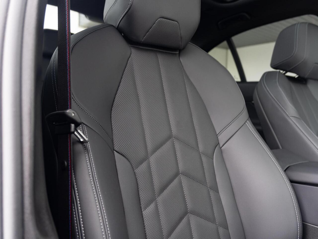 BMW 5-SERIE Sedan 530e | M Sportpakket Pro | Innovation Pack | Stuurwielrand verwarmd | Comfort Access | Panoramadak | Stoelverwarming | Harman-Kardon