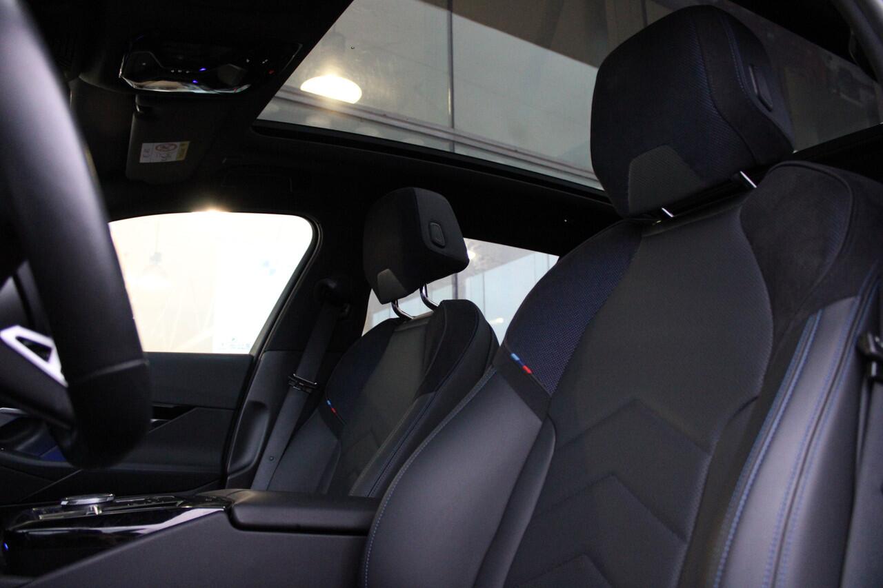 BMW 5-SERIE Touring 530e M Sport Automaat / Panoramadak / Trekhaak / Achteruitrijcamera / Adaptieve LED / M Sportonderstel / Stoelverwarming