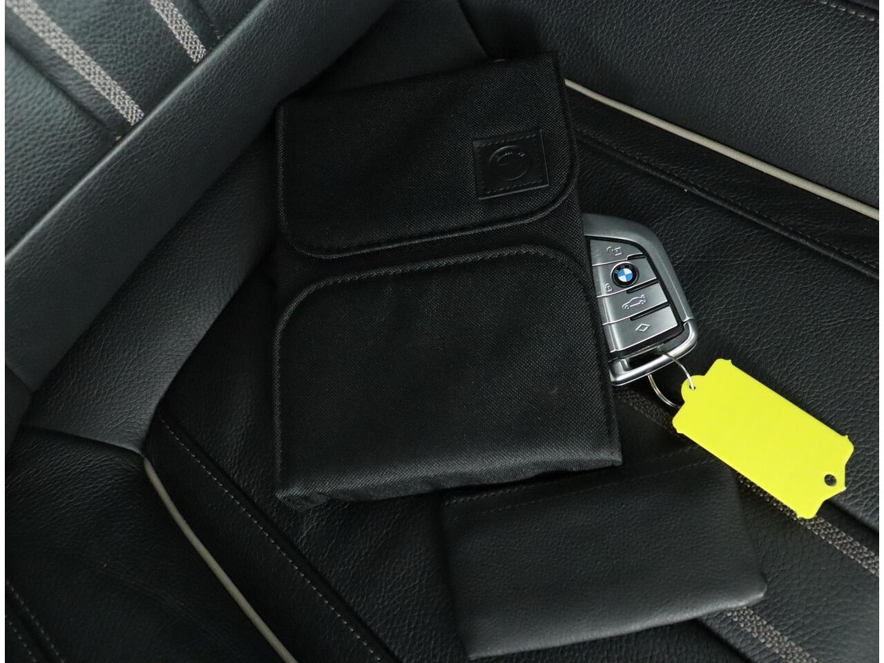 BMW 5-SERIE 520i High Executive Edition M-Sportpakket | Schuifkanteldak | Comfortstoelen