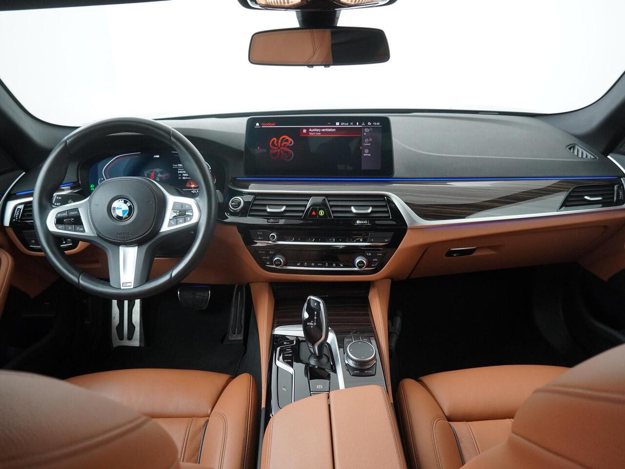 BMW 5-SERIE 520i Business Edition Plus M Sportpakket | Laserlight | HiFi |