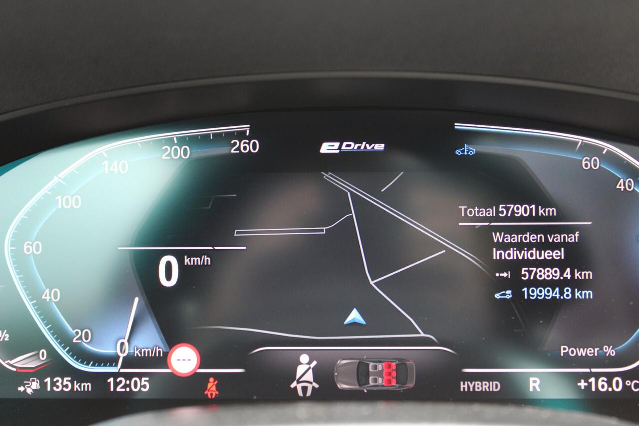 BMW 5-SERIE Touring 530e x-Drive High Executive M-Sport - Dealer onderhouden Laser light - Panoramadak - Trekhaak - Apple Carpay - Head-up display