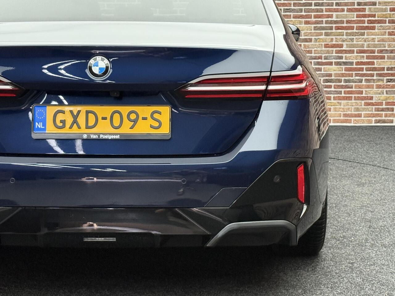 BMW 5-SERIE 520i M Sport Led Camera Harman Kardon BTW Headup