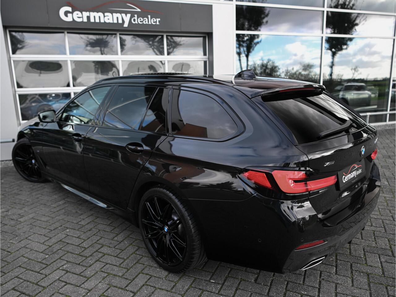 BMW 5-SERIE Touring 540d xDrive 340pk M-Sportpakket Head-Up Laser-Led Comf-Zetels Keyless