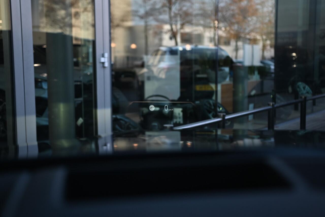 BMW 5-SERIE 550e xDrive M Sport Automaat / Trekhaak / Bowers & Wilkins / Parking Assistant Professional / Adaptieve LED / Stoelventilatie / Adaptief onderstel professional