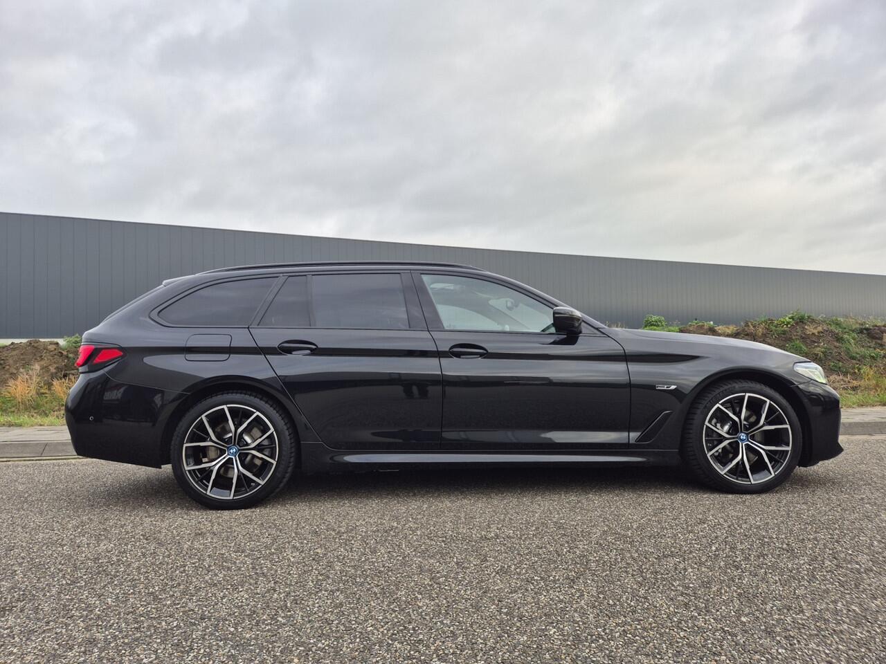 BMW 5-SERIE 530 e M-Sport Hybride Schuifdak, Leder M-pakket / Panoramadak.
