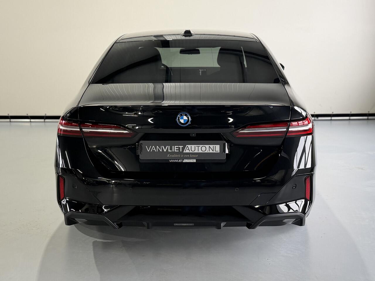 BMW 5-SERIE 550e xDrive M SPORT 4 WHL besturing / Leder