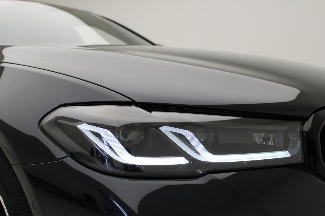 BMW 5-SERIE Touring 530e M-Sport | Trekhaak | Harman Kardon | Panorama | Active Cruise Control | Head-Up | Privacy glass