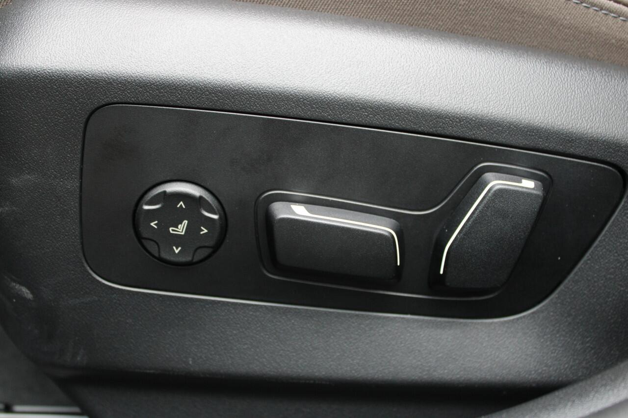 BMW 5-SERIE Touring 530e M Sport M Sport Automaat / Panoramadak / Trekhaak / Achteruitrijcamera / Adaptieve LED / Parking Assistant / Stoelverwarming