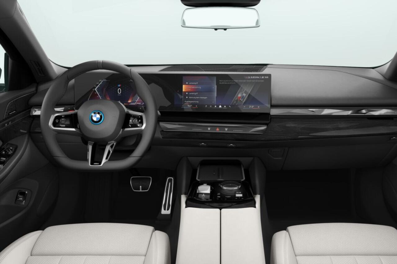 BMW 5-SERIE Sedan 530e M Sport Edition | Travel Pack