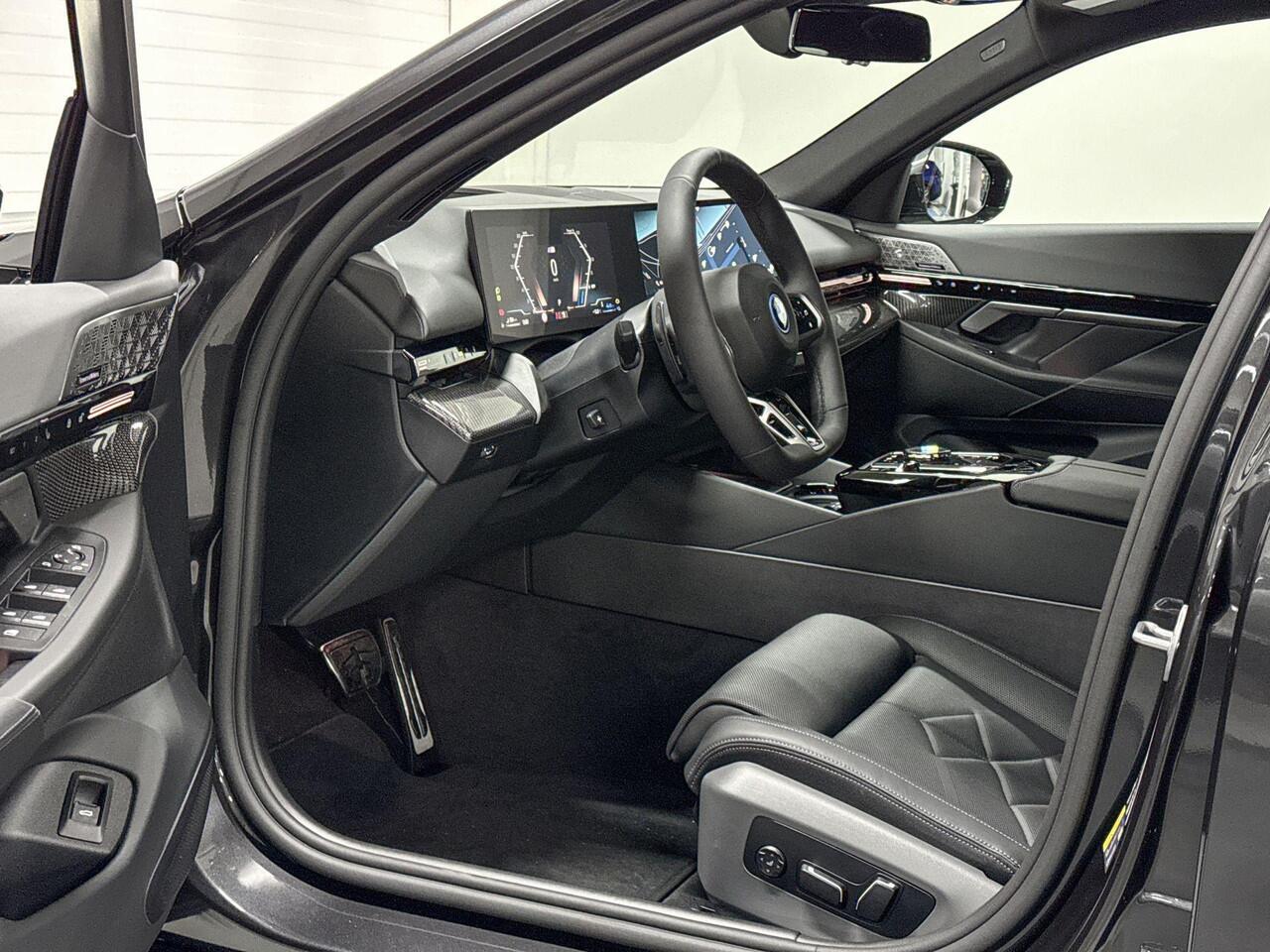 BMW 5-SERIE Sedan 530e | M-Sport Pro | Travel Pack | Innovation Pack | Comfort Pack | Driving Assistant Professional | Bowers&Wilkins | Comfort Access | Selections