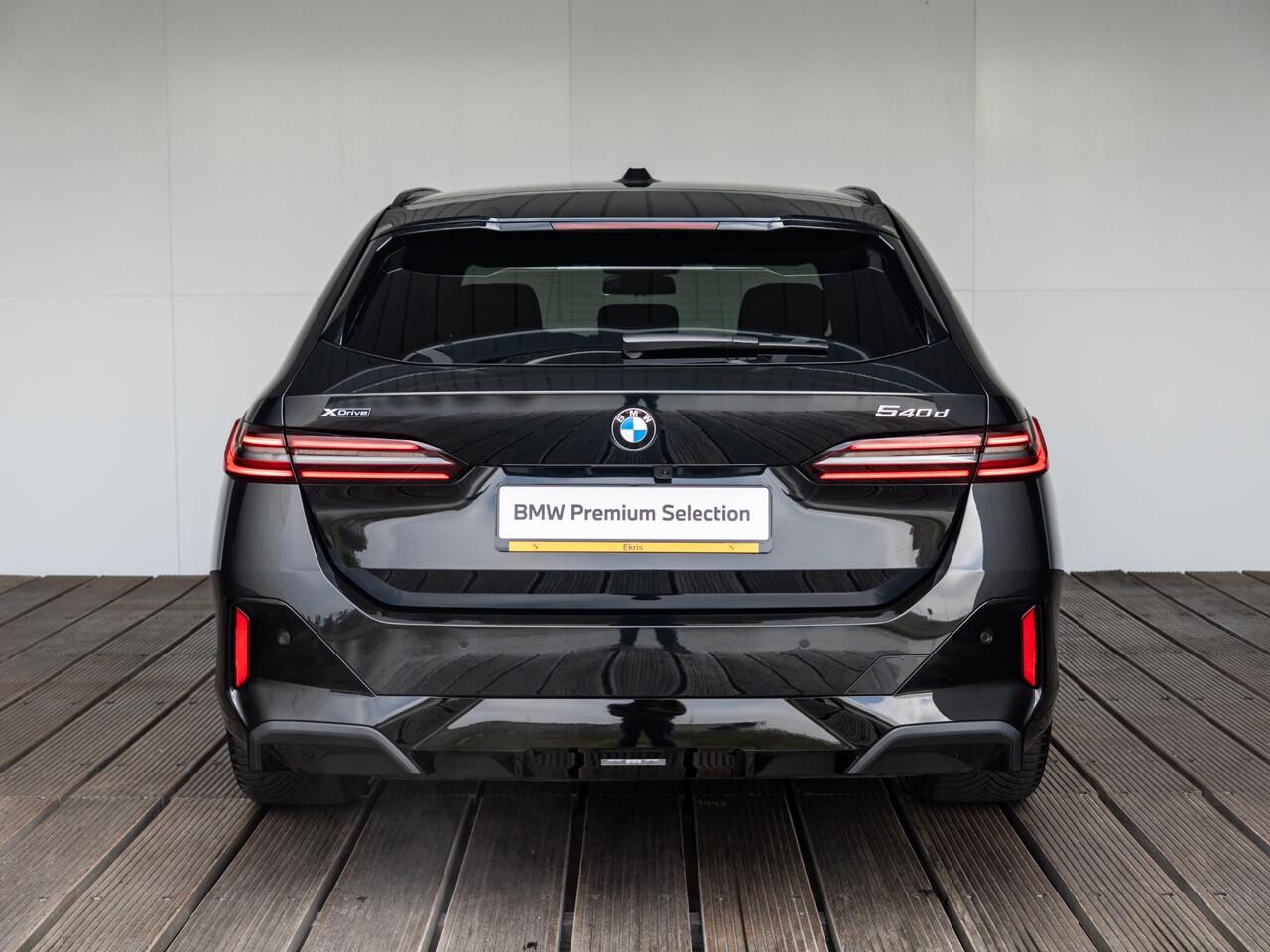 BMW 5-SERIE Touring 540d xDrive | M Sportpakket Pro | Innovation Pack | Comfort Access | Harman-Kardon | Panoramadak | Stoelverwarming | Trekhaak