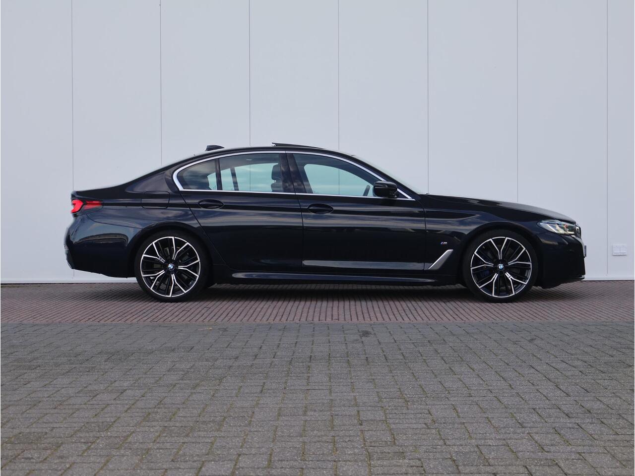 BMW 5-SERIE 530i High Executive Edition M Sportpakket/ Achteruitrijcamera/ Comfortstoelen/ schuif-/kanteldak/ Stoelverwarming/ Laserlight/ HiFi/ Head-Up/ 19 inch LM