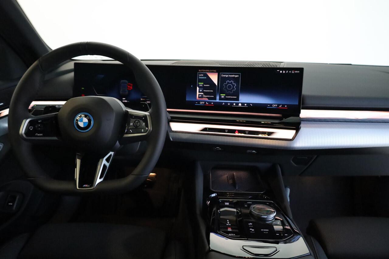 BMW 5-SERIE Touring 530e | M Sport | Panorama Dak | Driving Assistant Plus | Trekhaak