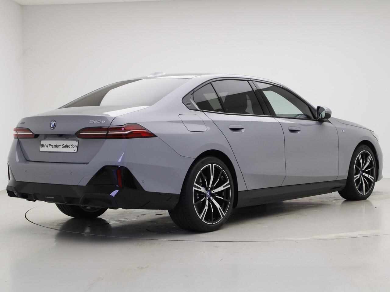 BMW 5-SERIE 550e xDrive M-Sport | Trekhaak | CoPilot | 20" | Bowers & Wilkins Surround | 489 pk