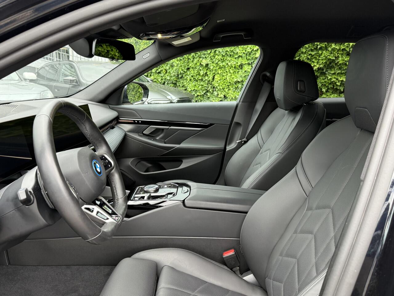 BMW 5-SERIE Touring 530e | M-Sport | Elek. Trekhaak | Camera | 20'' | Driv. Ass. Plus